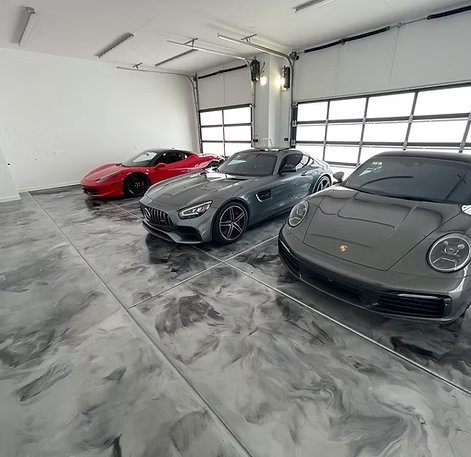 Gold and gray swirled metallic epoxy flooring finish in Kyle, TX